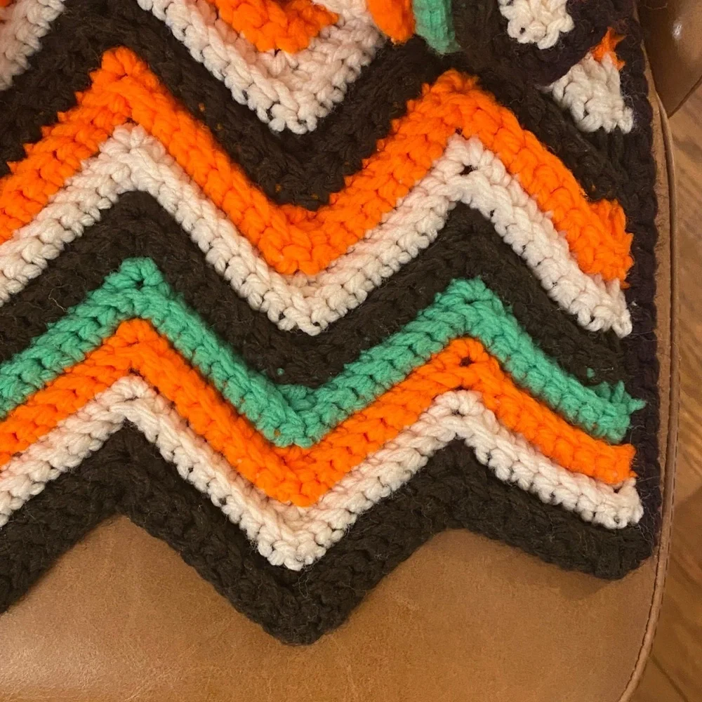 Vintage 70s handmade knitted throw/afghan
Machine washable - Picture 3 of 3